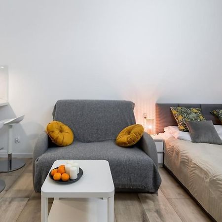 Charming Apartment In Calm And Central Area Krasków Eksteriør bilde