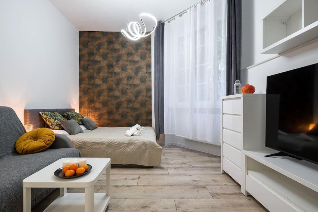 Charming Apartment In Calm And Central Area Krasków Eksteriør bilde