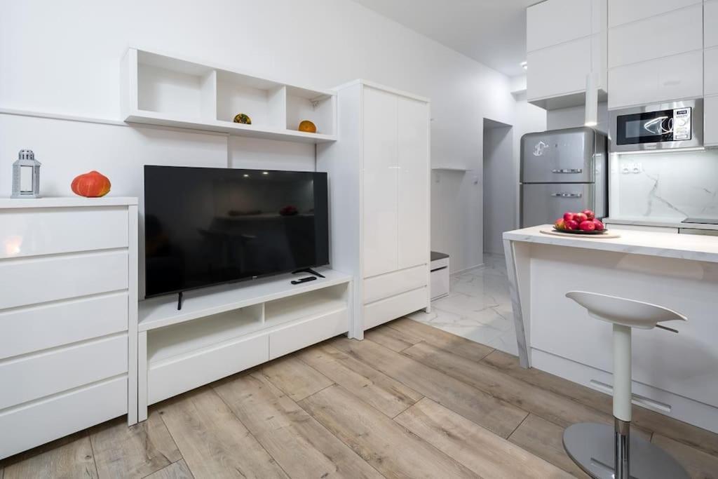 Charming Apartment In Calm And Central Area Krasków Eksteriør bilde