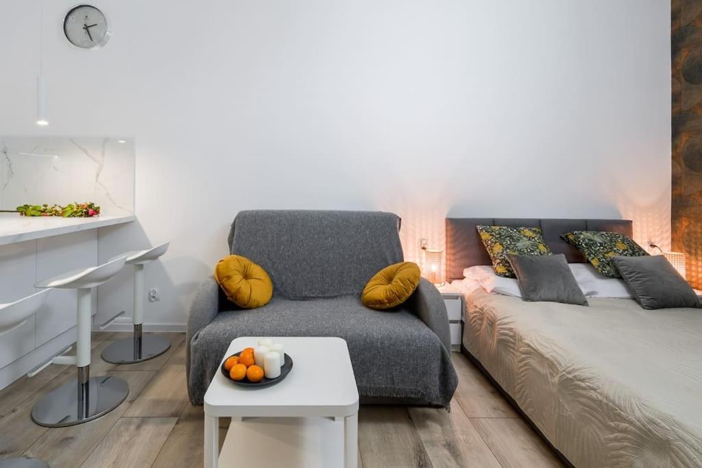 Charming Apartment In Calm And Central Area Krasków Eksteriør bilde